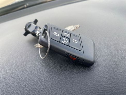 Used 2025 Volkswagen Jetta SE image 22