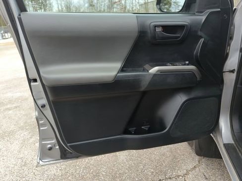 Used 2017 Toyota Tacoma SR5 image 13