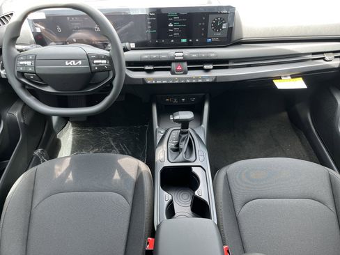 New 2026 Kia K4 LXS FWD image 3