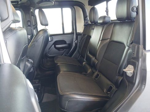 Used 2021 Jeep Gladiator Sport image 13