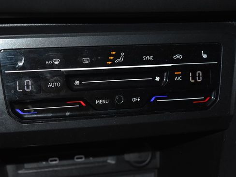 Used 2024 Volkswagen Tiguan SE image 14