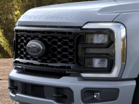 New 2026 Ford F250 Lariat w/ Black Appearance Package AWD/4WD image 17