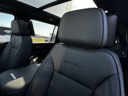 New 2026 GMC Yukon XL Denali w/ Denali Reserve Package image 24