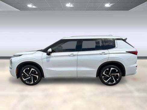 Used 2023 Mitsubishi Outlander SEL image 2