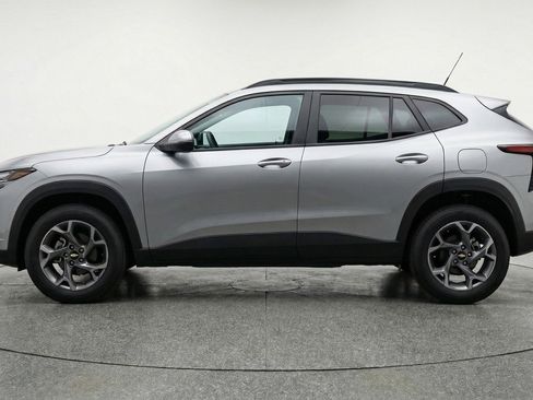 Used 2025 Chevrolet Trax LT image 5