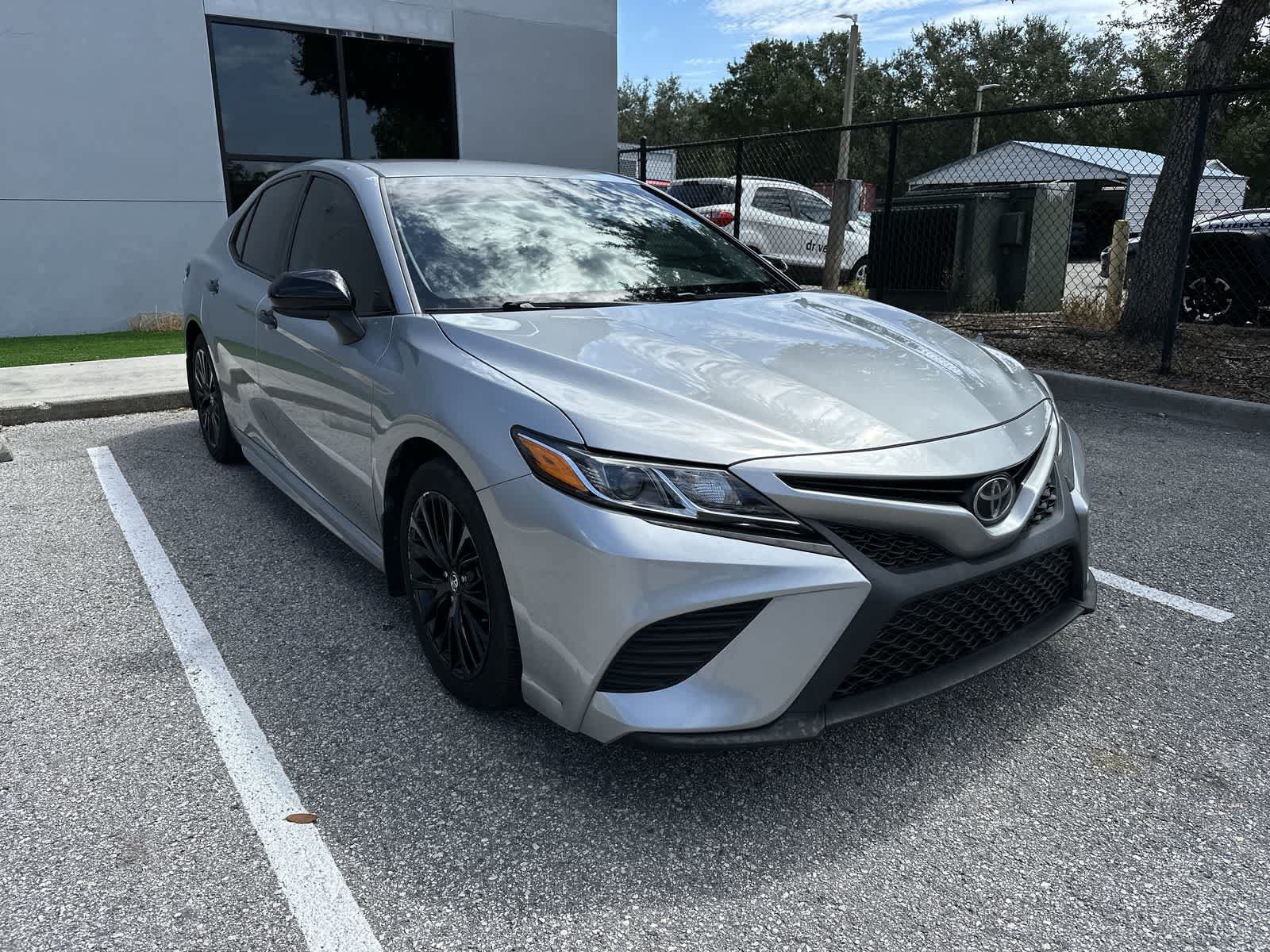 Used 2020 Toyota Camry SE FWD image 11