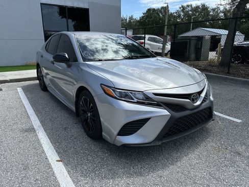 Used 2020 Toyota Camry SE FWD image 11