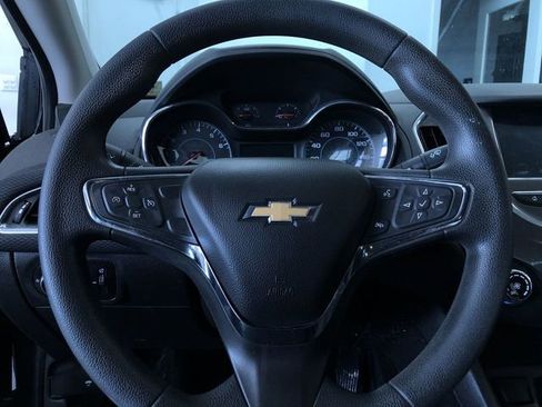 Used 2017 Chevrolet Cruze LT image 25