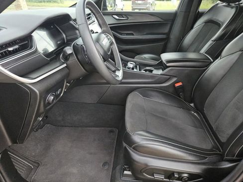 Used 2024 Jeep Grand Cherokee Altitude AWD/4WD image 23