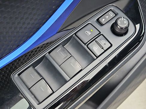 Used 2020 Toyota C-HR XLE image 19