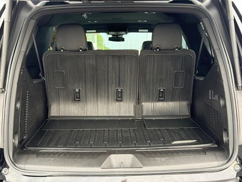 Used 2024 GMC Yukon XL SLT w/ SLT Luxury Package AWD/4WD image 6