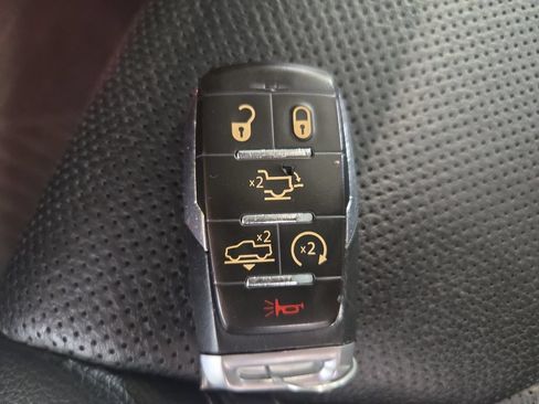 Used 2022 RAM 1500 Laramie AWD/4WD image 40