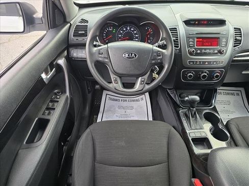 Used 2015 Kia Sorento LX image 3