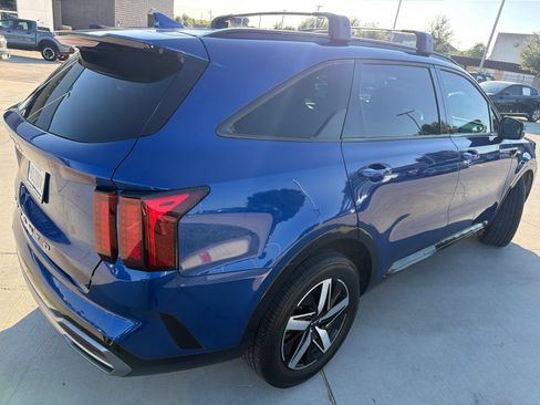 Used 2022 Kia Sorento S FWD image 3