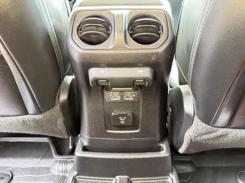 Used 2019 Jeep Wrangler Unlimited Sahara w/ Dual Top Group AWD/4WD image 28