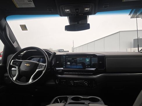 Used 2024 Chevrolet Silverado 2500 LT w/ Convenience Package image 23