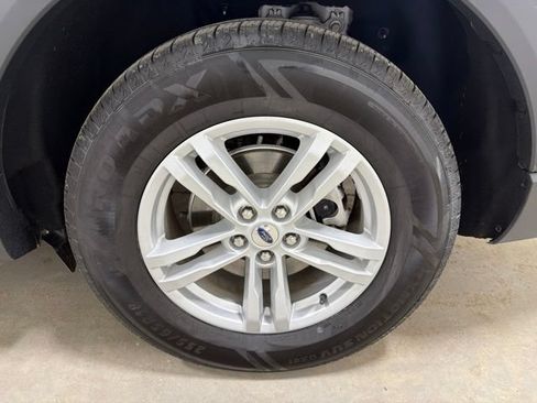 Used 2024 Ford Explorer XLT w/ Equipment Group 202A AWD/4WD image 8