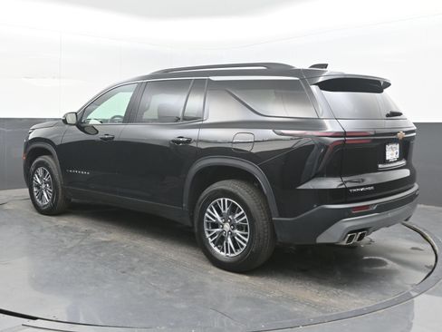 Used 2025 Chevrolet Traverse LT FWD image 8