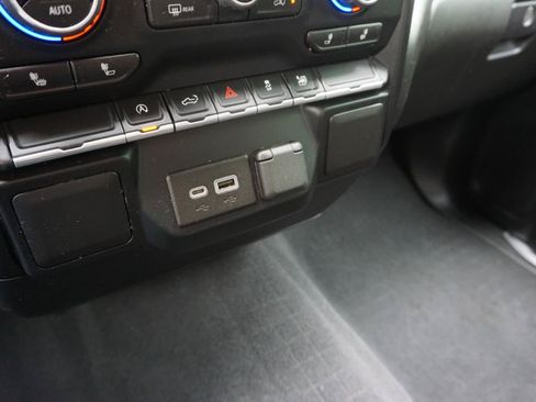 Used 2022 Chevrolet Silverado 1500 LT AWD/4WD image 24