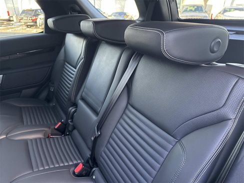 Used 2025 Land Rover Discovery S image 15