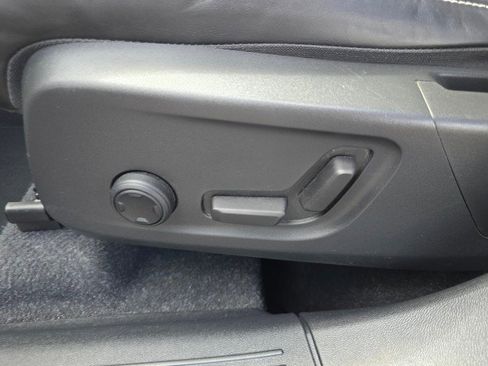 Used 2021 Volvo XC40 T5 R-Design image 27