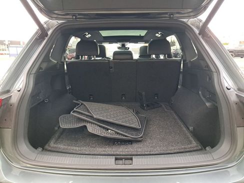 Used 2022 Volkswagen Tiguan SE R-Line image 28