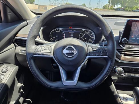 Used 2024 Nissan Altima 2.5 SV FWD image 13