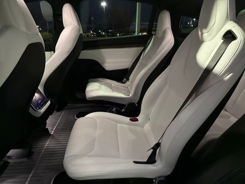 Used 2023 Tesla Model X image 25