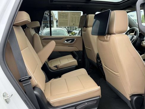 Used 2023 Chevrolet Tahoe Premier w/ Premium Package AWD/4WD image 11