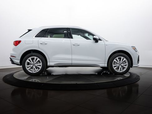 Certified 2025 Audi Q3 2.0T Premium Plus w/ Premium Plus Package image 3