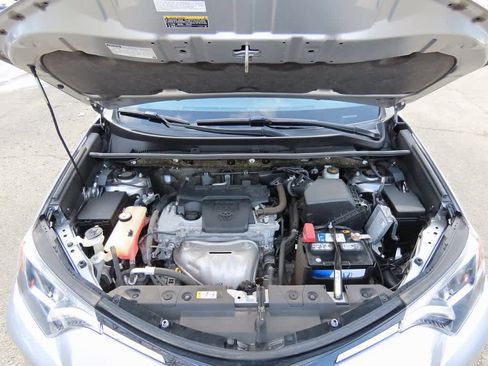 Used 2018 Toyota RAV4 LE image 10