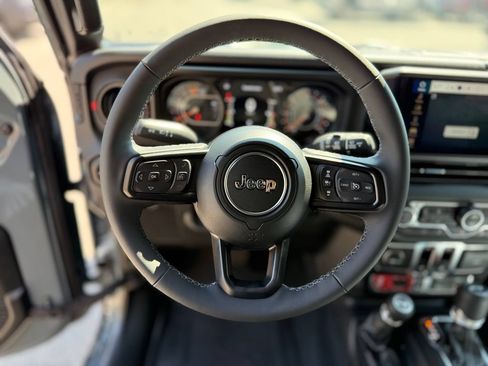 Used 2026 Jeep Wrangler Rubicon w/ Xtreme 35 Tire Package AWD/4WD image 6
