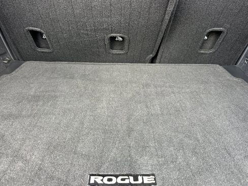 Used 2023 Nissan Rogue SV image 16