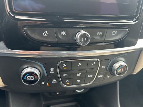 Used 2023 Chevrolet Traverse LT image 26