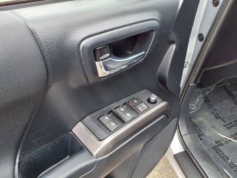 Used 2018 Toyota Tacoma TRD Sport RWD image 14