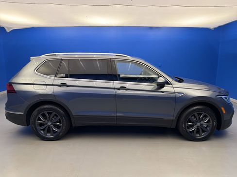 Used 2023 Volkswagen Tiguan SE w/ Panoramic Sunroof Package FWD image 8