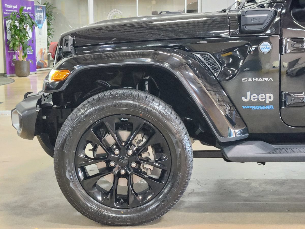 Used 2021 Jeep Wrangler Unlimited Sahara w/ Cold Weather Group AWD/4WD image 13