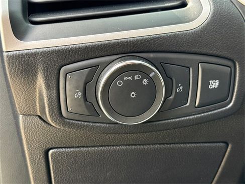 Used 2021 Ford Edge SE image 20