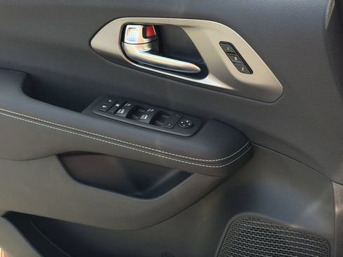 New 2026 Chrysler Pacifica Select FWD image 27