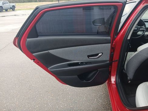 Used 2023 Hyundai Elantra Limited image 33