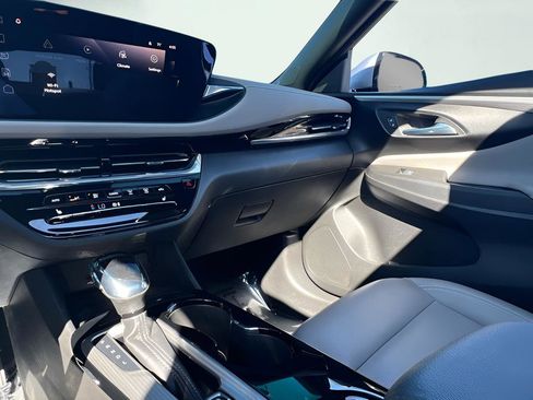 Used 2024 Buick Envista Avenir image 46