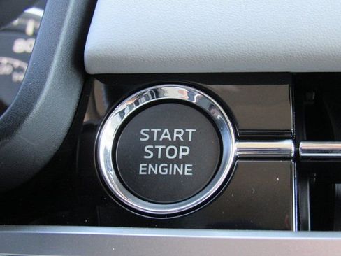 New 2025 Mitsubishi Outlander SE image 16