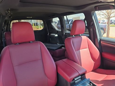 Used 2023 Lexus GX 460 Premium image 23