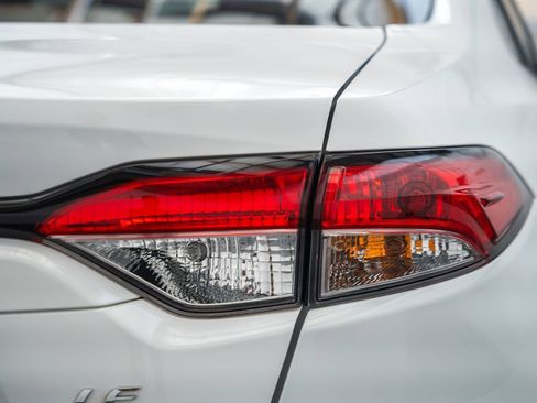 Used 2024 Toyota Corolla LE w/ LE Convenience Package FWD image 8