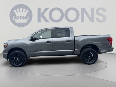 Used 2018 Nissan Titan SV w/ SV Convenience Package AWD/4WD image 7