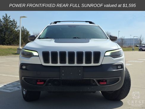 Used 2019 Jeep Cherokee Trailhawk image 2