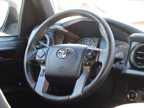 Used 2017 Toyota Tacoma TRD Off-Road w/ Tow Package (A/T) image 14