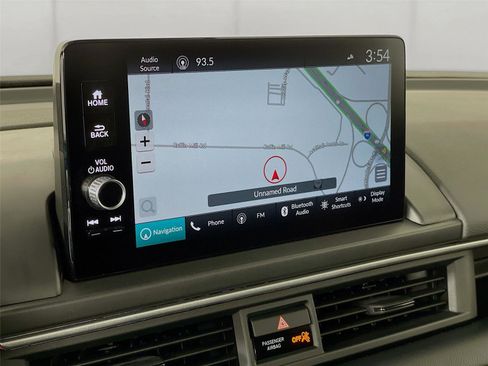 Used 2024 Honda Pilot Touring image 18