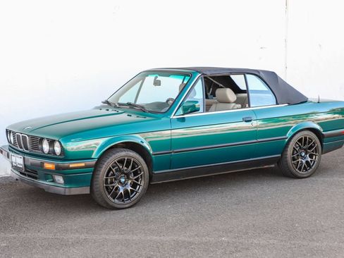 Used 1992 BMW 325i Convertible RWD image 14