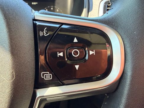 Used 2016 Volvo XC90 T6 Momentum image 17